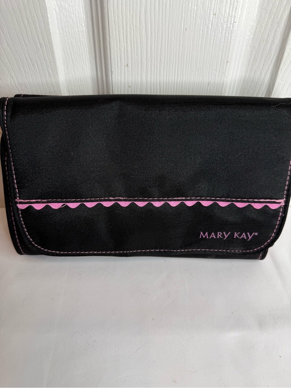 MARY KAY BLACK AND PINK TRAVEL ROLL UP BAG